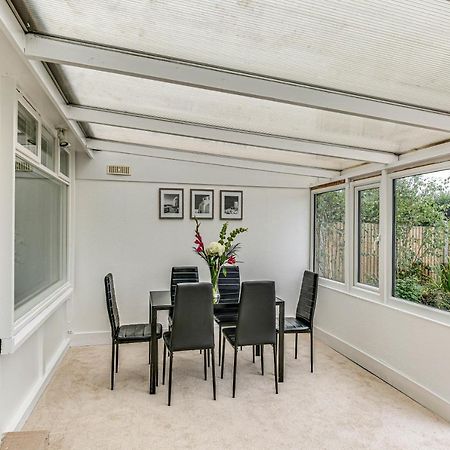 Lochiel Villa Tatsfield Екстериор снимка