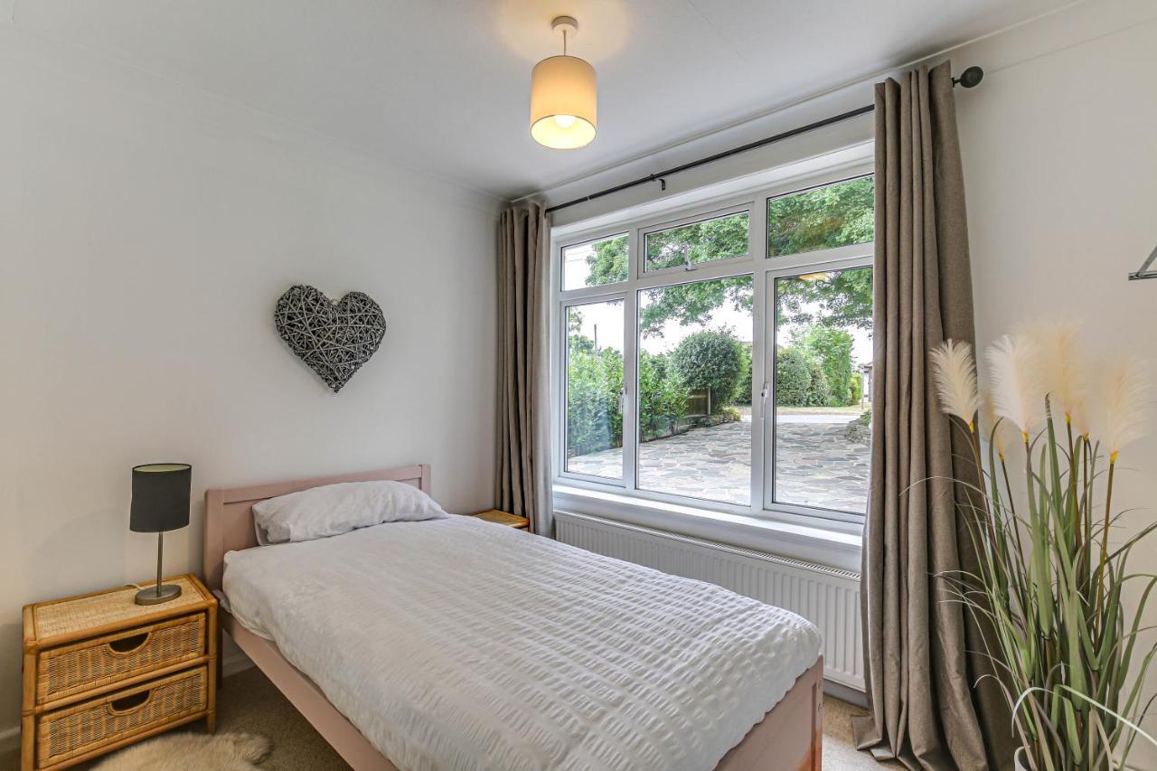 Lochiel Villa Tatsfield Екстериор снимка